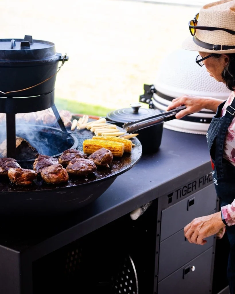 Tiger Fire Plancha BBQ - Easy to Use: "Enjoy easy and convenient grilling with the Tiger Fire Plancha BBQ. Its user-friendly design makes outdoor cooking a joy. TIGER FIRE OFFICIAL STORE | TIGER FIRE SHOP | TIGER FIRE | PLANCHA BBQ | BBQ KOPEN | Kupić BBQ | Koupit BBQ | Buy a BBQ | Acheter BBQ | BBQ KAUFEN | Acquistare un BBQ | Comprar un BBQ | EINEN BBQ KAUFEN | Comprar um BBQ | FUERPLATTE PLANCHA BBQ | PLANCHA GRILL | BBQ GRIDDLE