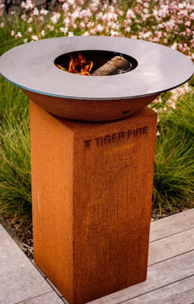 Tiger Fire Plancha BBQ - Versatile and Functional: "Host a barbecue party or prepare a quiet evening meal with the versatile Tiger Fire Plancha BBQ. This multifunctional BBQ is always the right choice. TIGER FIRE OFFICIAL STORE | TIGER FIRE SHOP | TIGER FIRE | PLANCHA BBQ | BBQ KOPEN | Kupić BBQ | Koupit BBQ | Buy a BBQ | Acheter BBQ | BBQ KAUFEN | Acquistare un BBQ | Comprar un BBQ | EINEN BBQ KAUFEN | Comprar um BBQ | FUERPLATTE PLANCHA BBQ | PLANCHA GRILL | BBQ GRIDDLE
